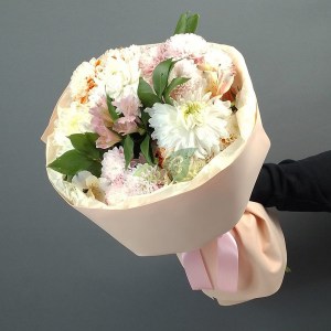 Букет из гербер и хризантем в композиции Фламенко